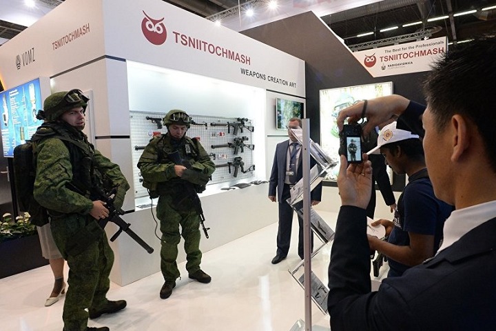 法國巴黎軍警防務展覽會Eurosatory(www.hnhuay.cn)