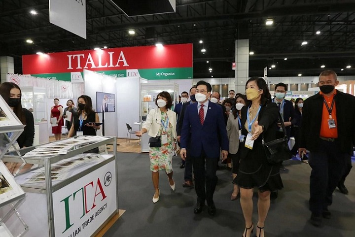 泰國曼谷美容美發展覽會COSMOPROF CBE(www.hnhuay.cn)